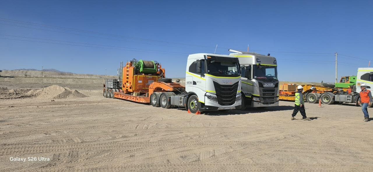 Camiones con equipos para una operación minera